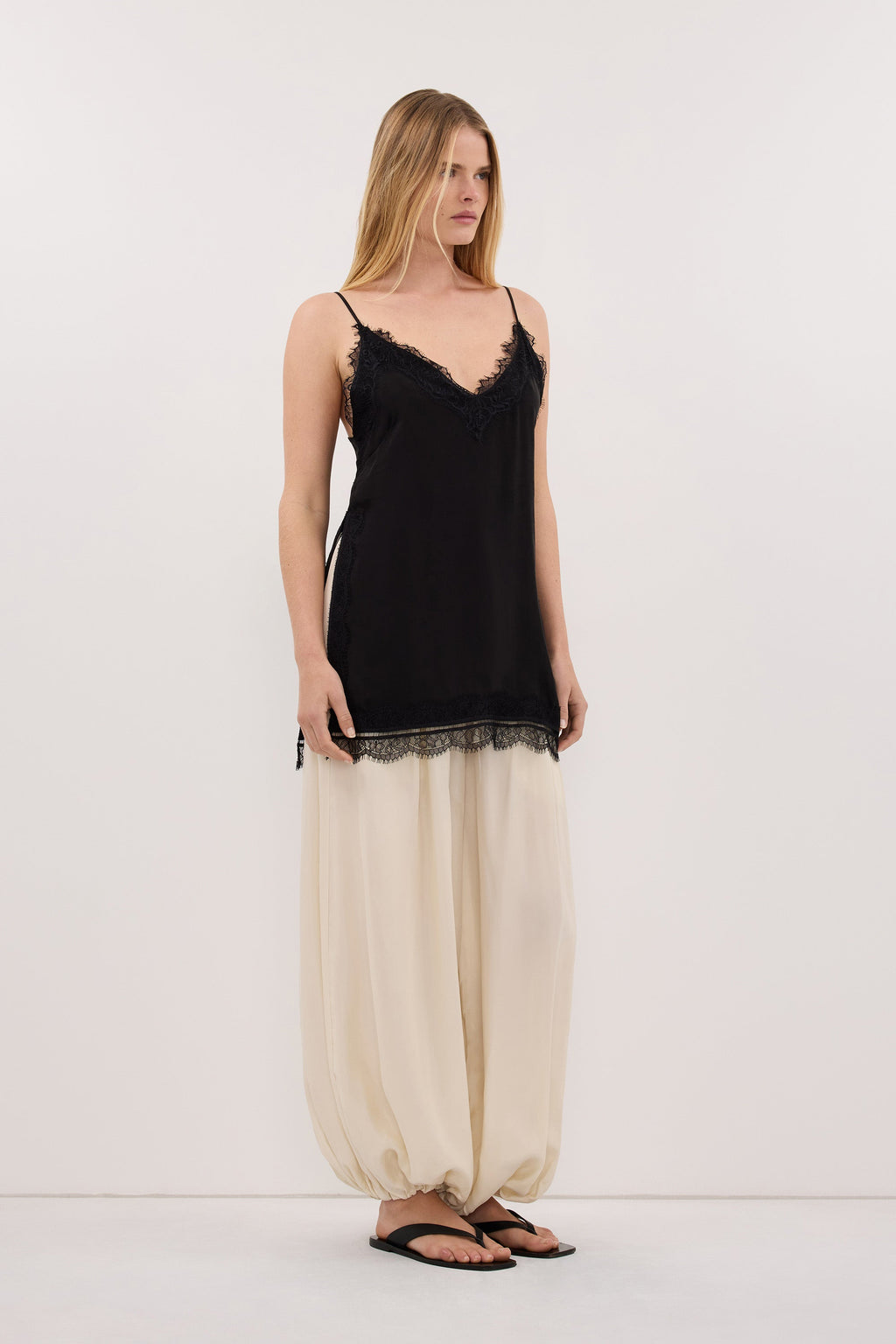 ANDREA BLACK SLEEVELESS LACE CAMI TOP