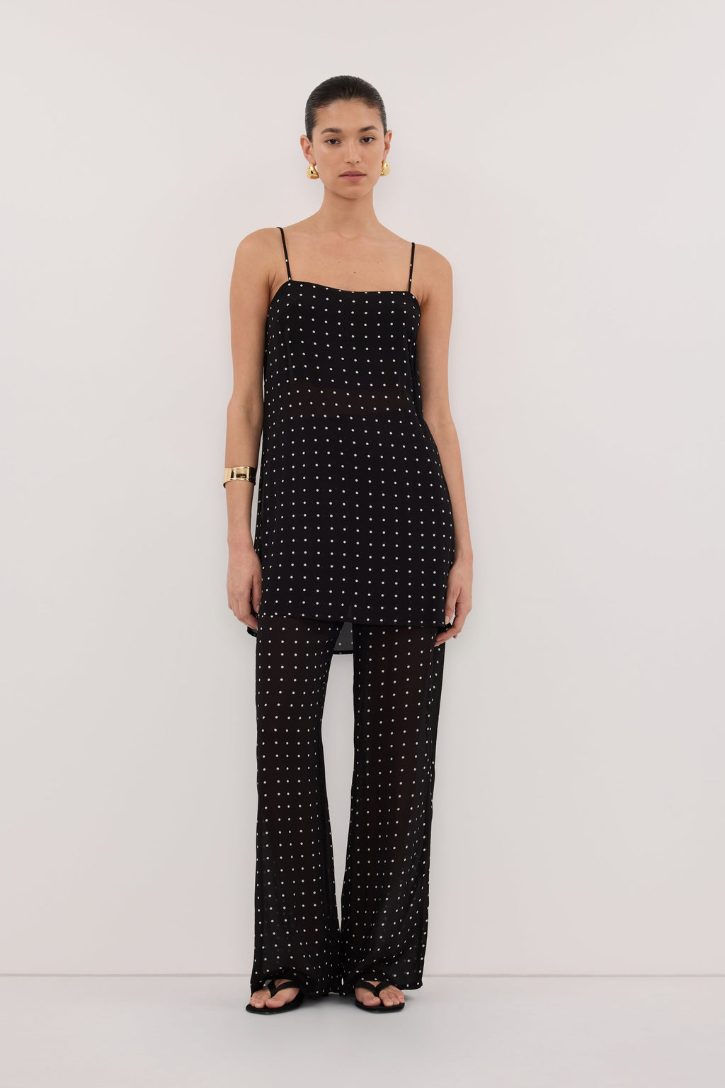 VANESSA BLACK SLEEVELESS SPOT CAMI TOP