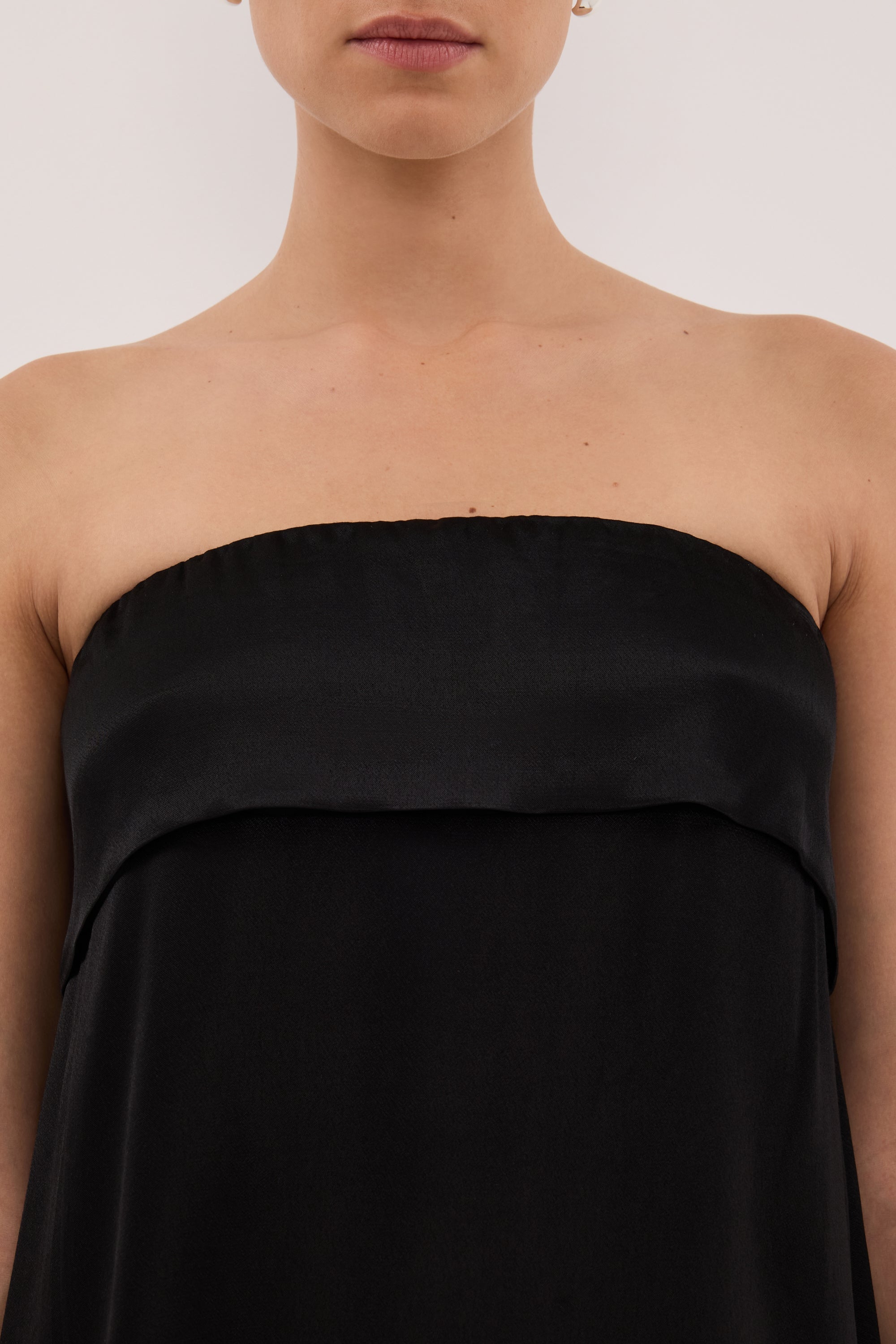 SANDER BLACK STRAPLESS SATIN TOP
