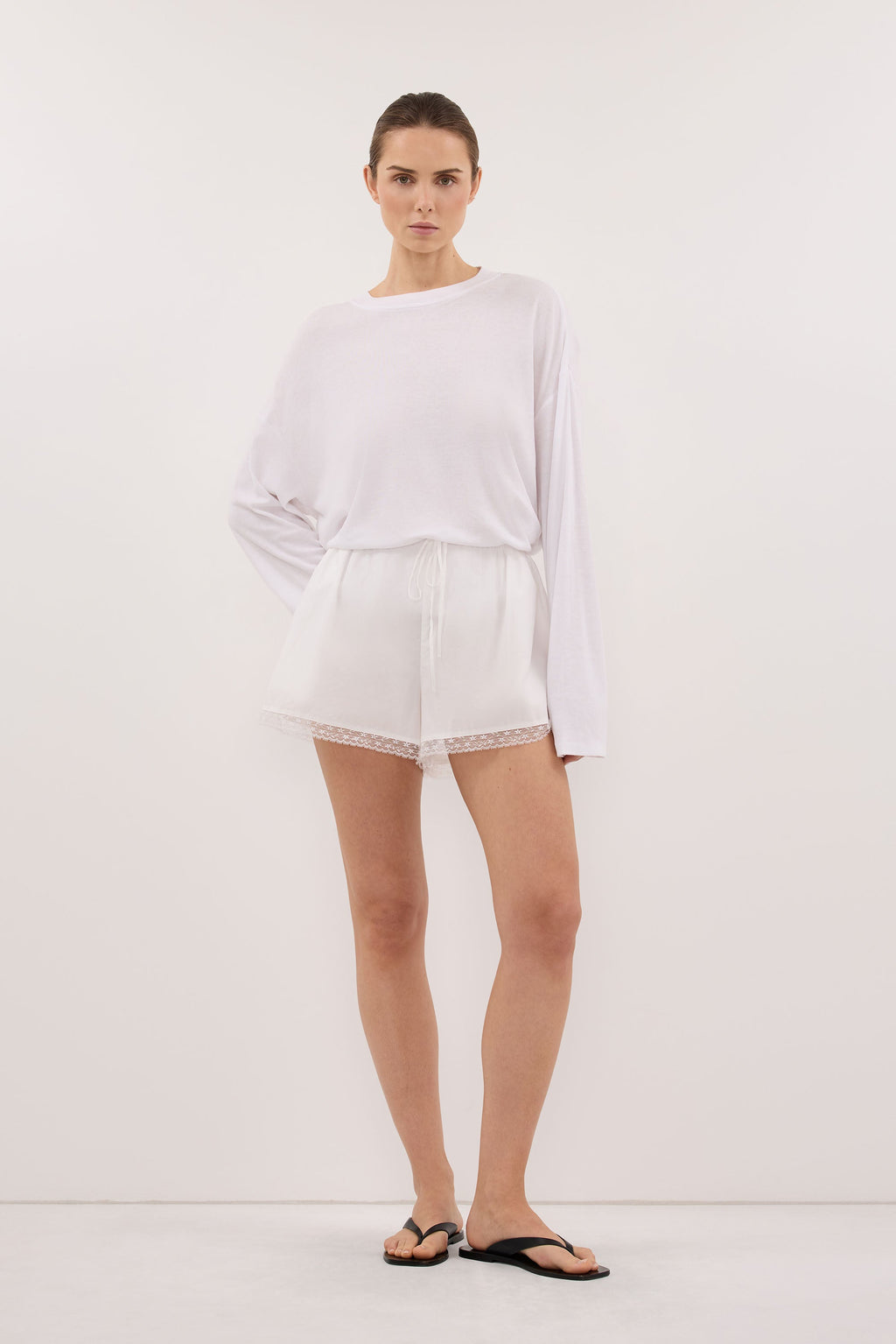 ROSIN WHITE LACE TRIM SHORT
