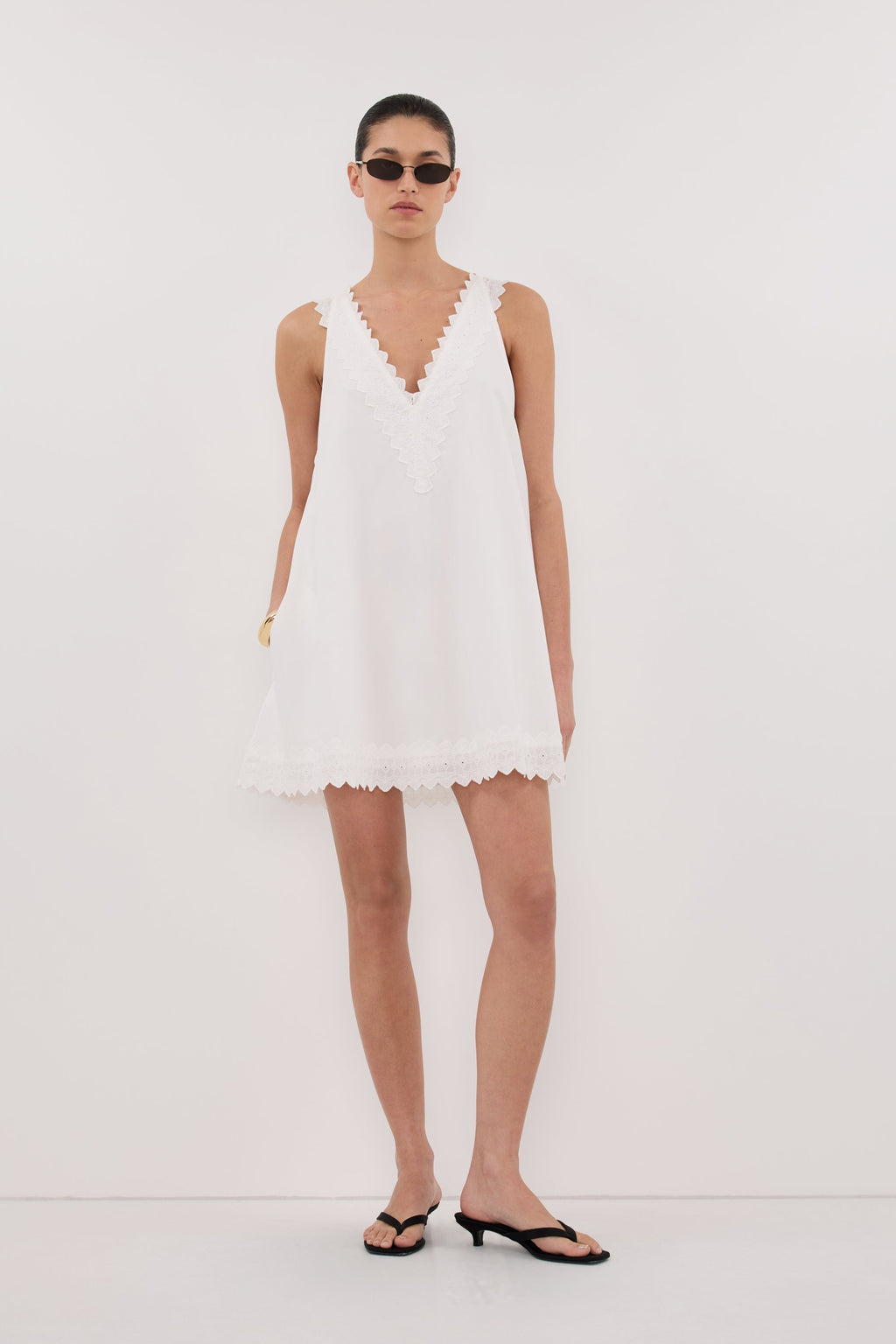 ANNABEL WHITE SLEEVELESS V NECK MINI DRESS