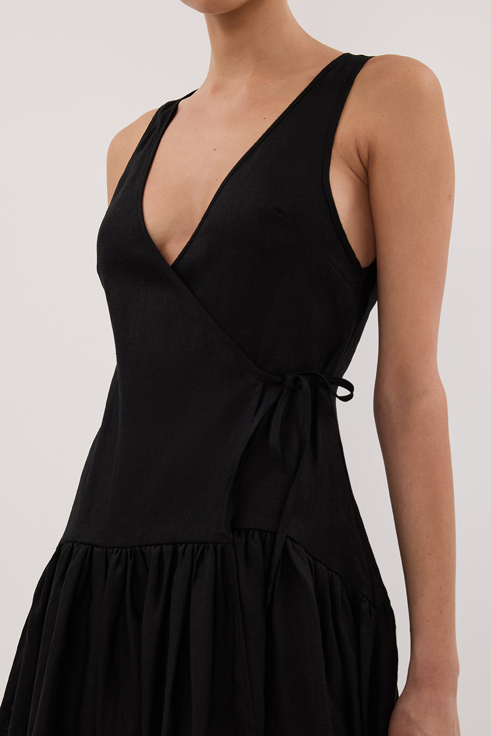 ILIO BLACK SLEEVELESS LINEN WRAP MIDI DRESS