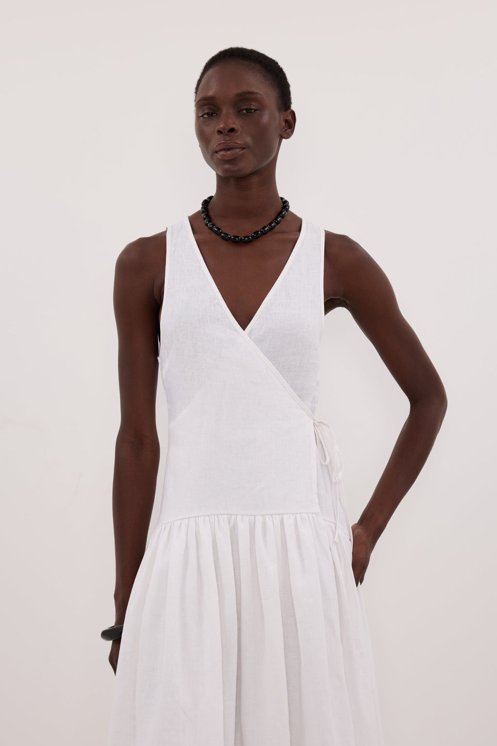 ILIO WHITE SLEEVELESS LINEN WRAP MIDI DRESS