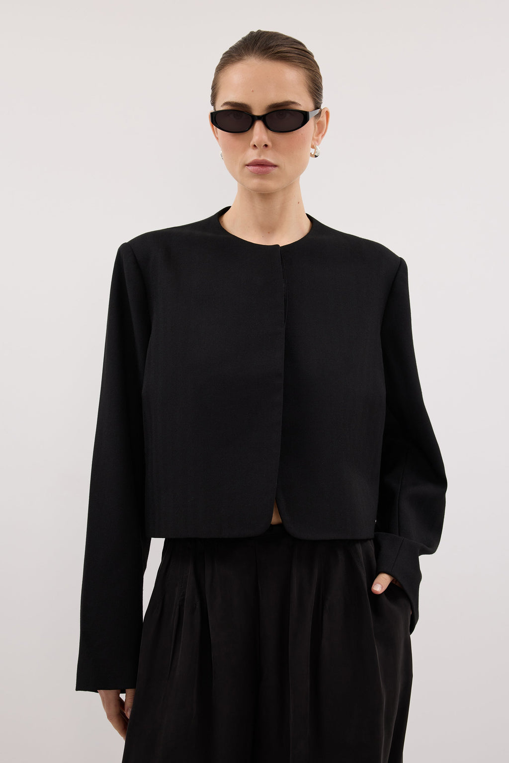 CYRUS BLACK CROPPED BLAZER