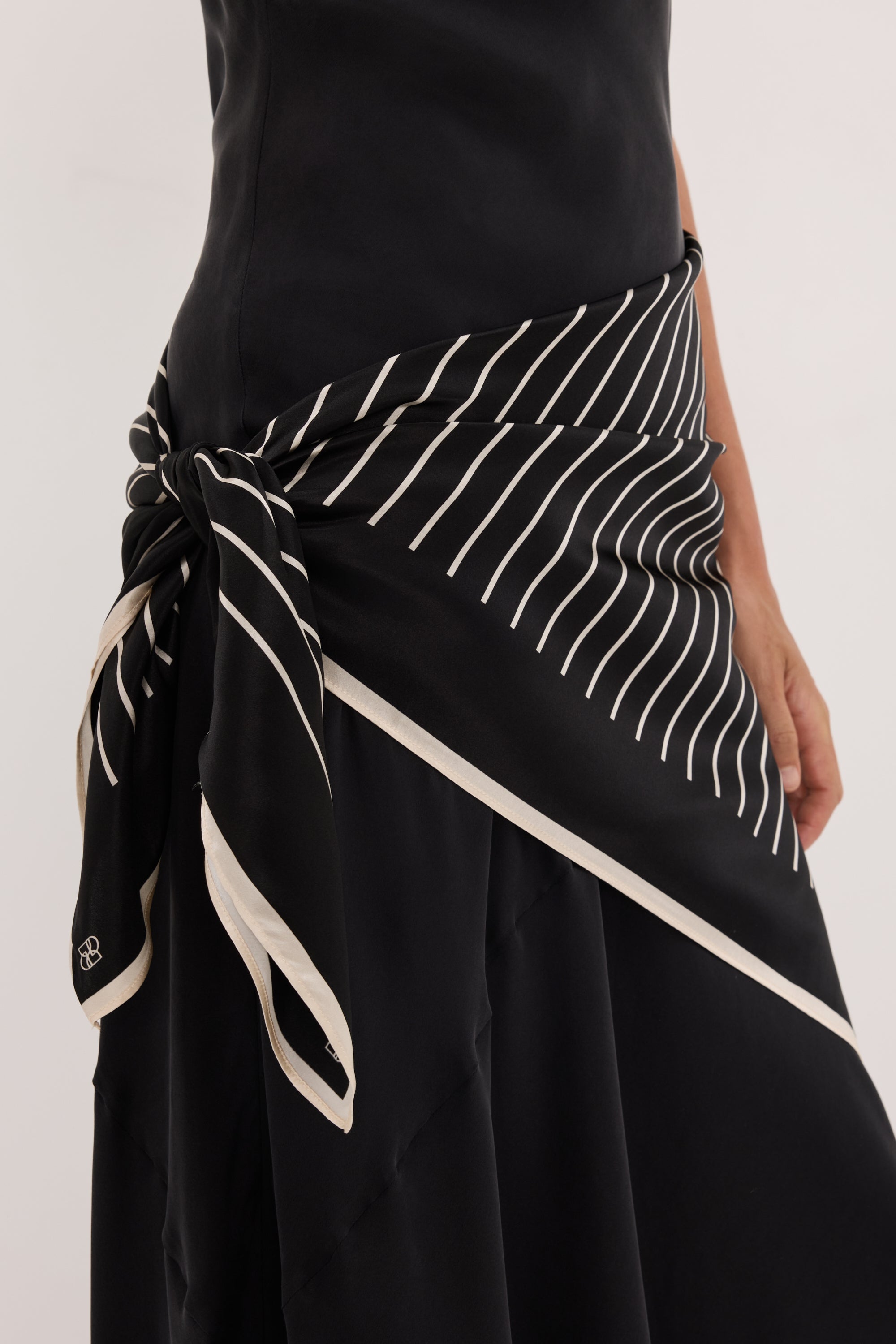 ADRIENNE BLACK SILK PRINT SCARF