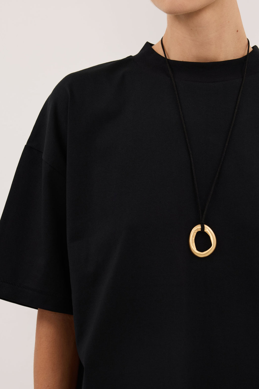 TYRA BLACK BOYFRIEND TEE