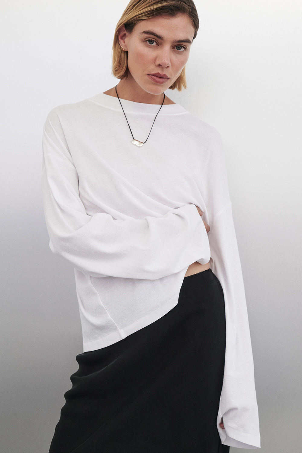 SLOANE WHITE LONG SLEEVE CREW KNIT TOP