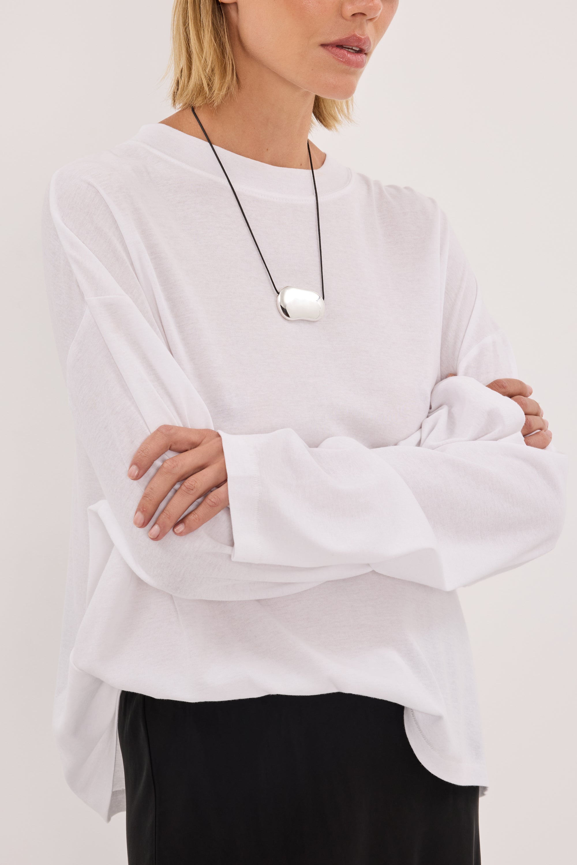 SLOANE WHITE LONG SLEEVE CREW KNIT TOP