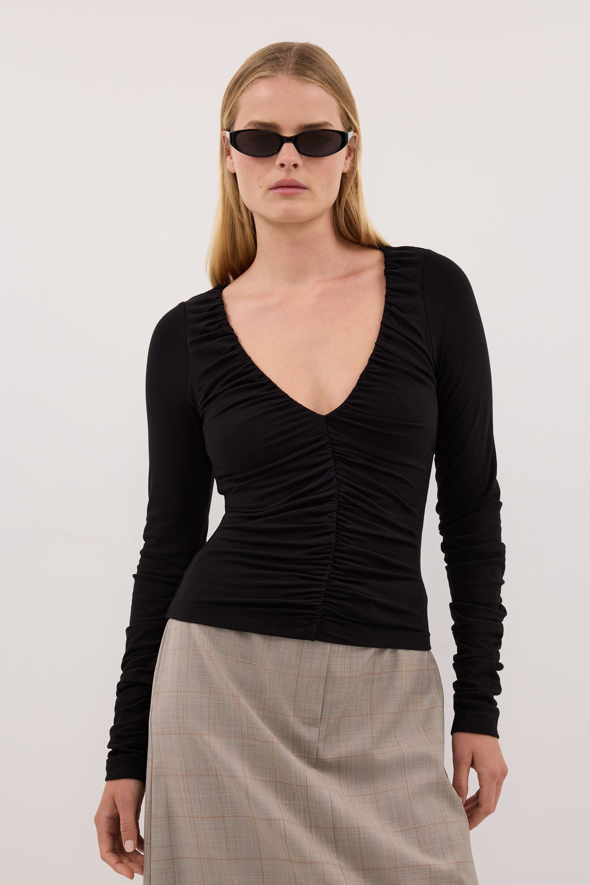LORNE BLACK V NECK GATHERED TOP
