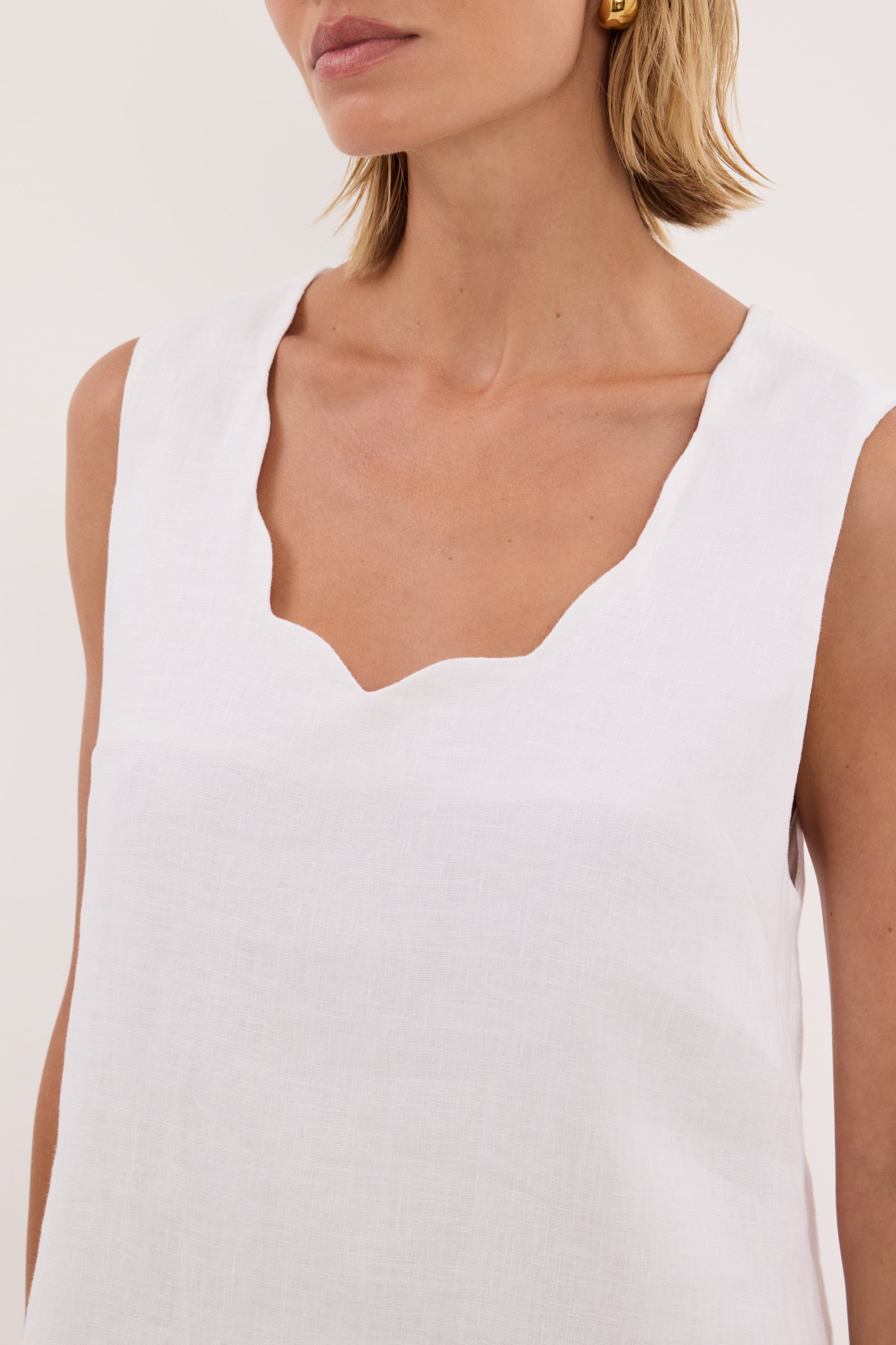 LELA WHITE SLEEVELESS LINEN MINI DRESS