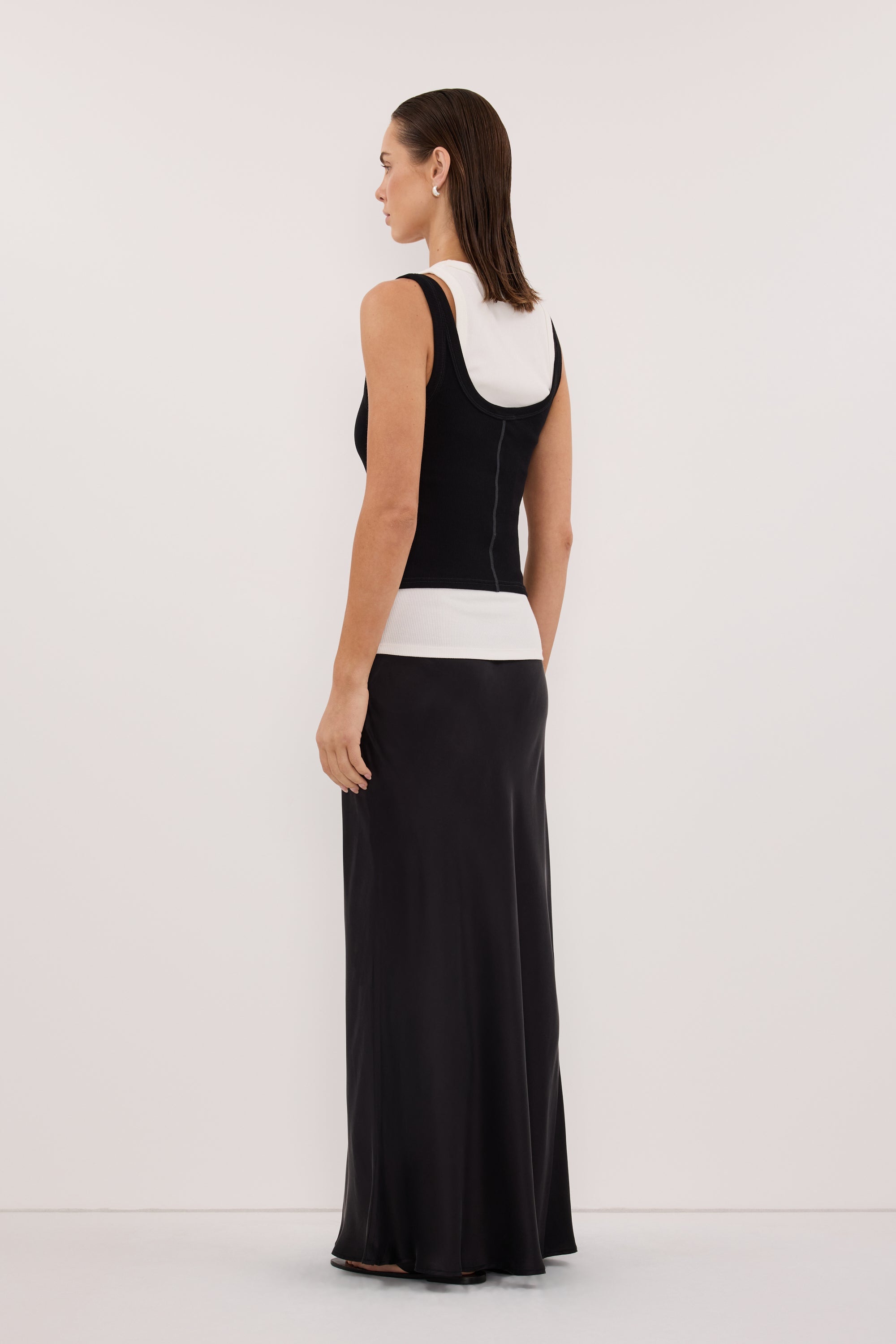 PHOEBE BLACK SCOOP NECK TANK TOP