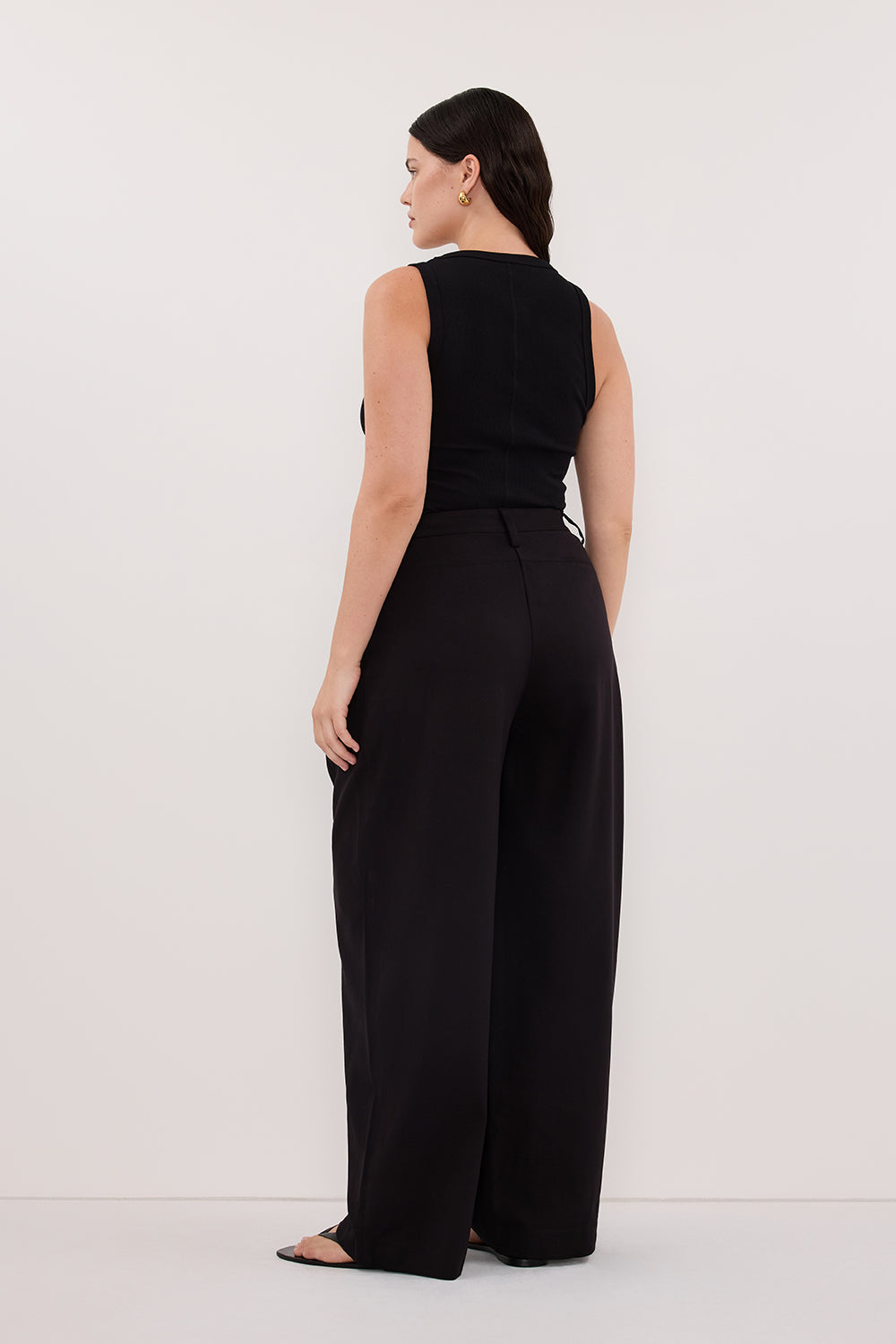 CLARA BLACK SCOOP NECK TANK TOP