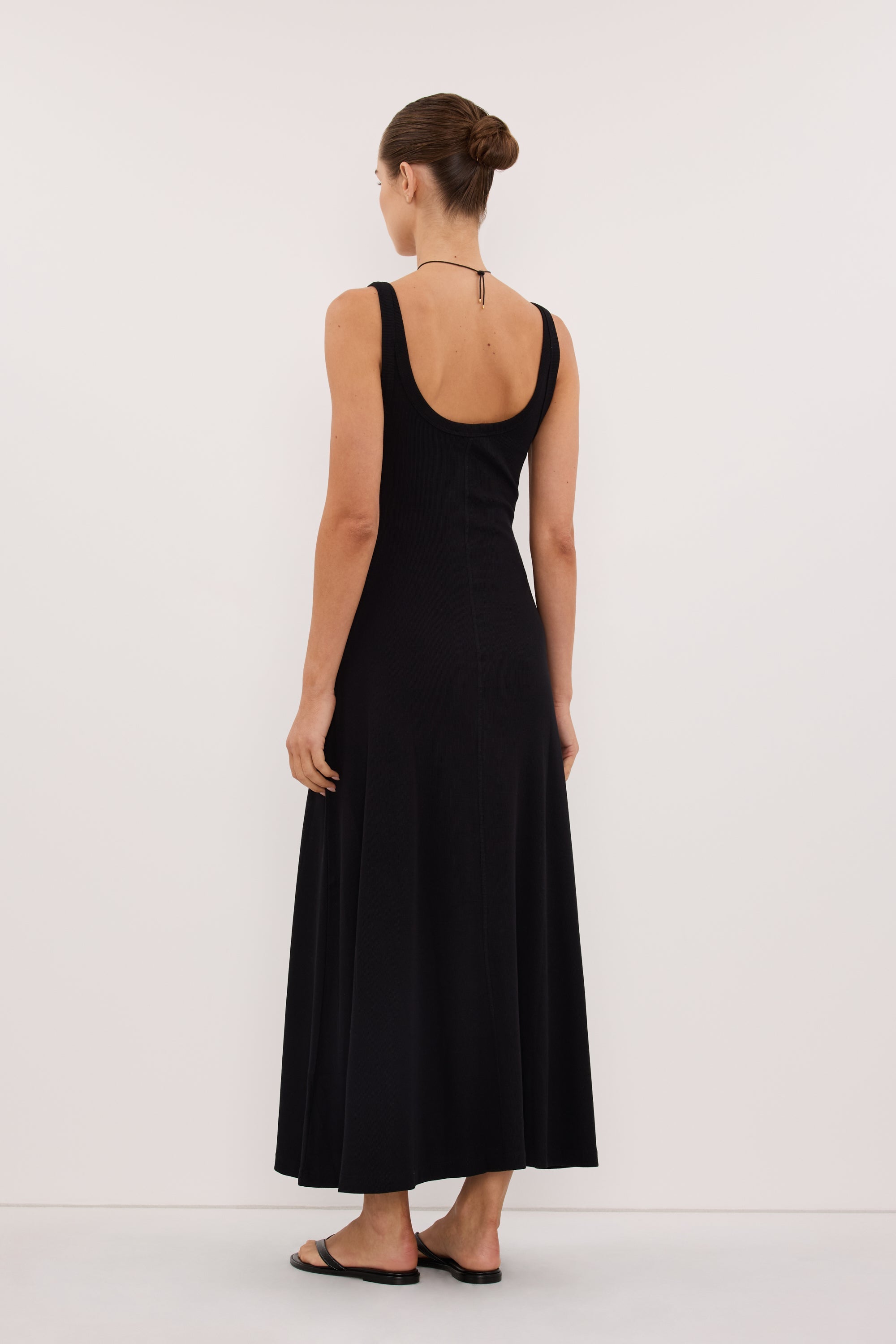 PHOEBE BLACK SLEEVELESS SCOOP NECK MIDI DRESS
