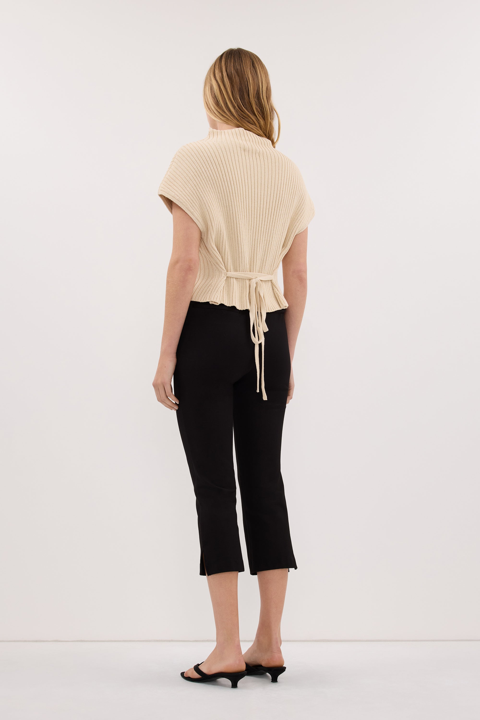 DELLA NATURAL KNIT TOP