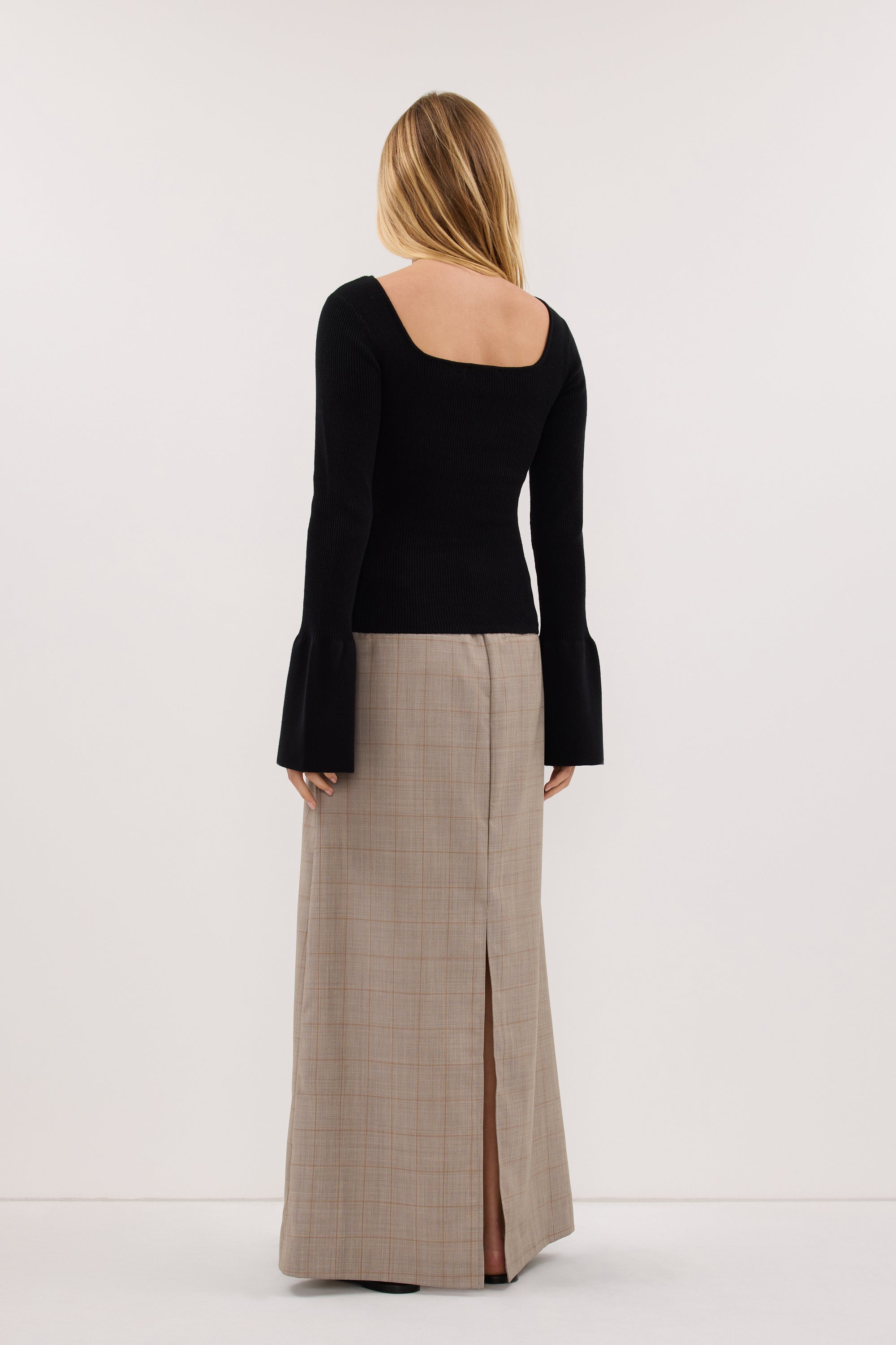 VARA BLACK LONG SLEEVE KNIT TOP