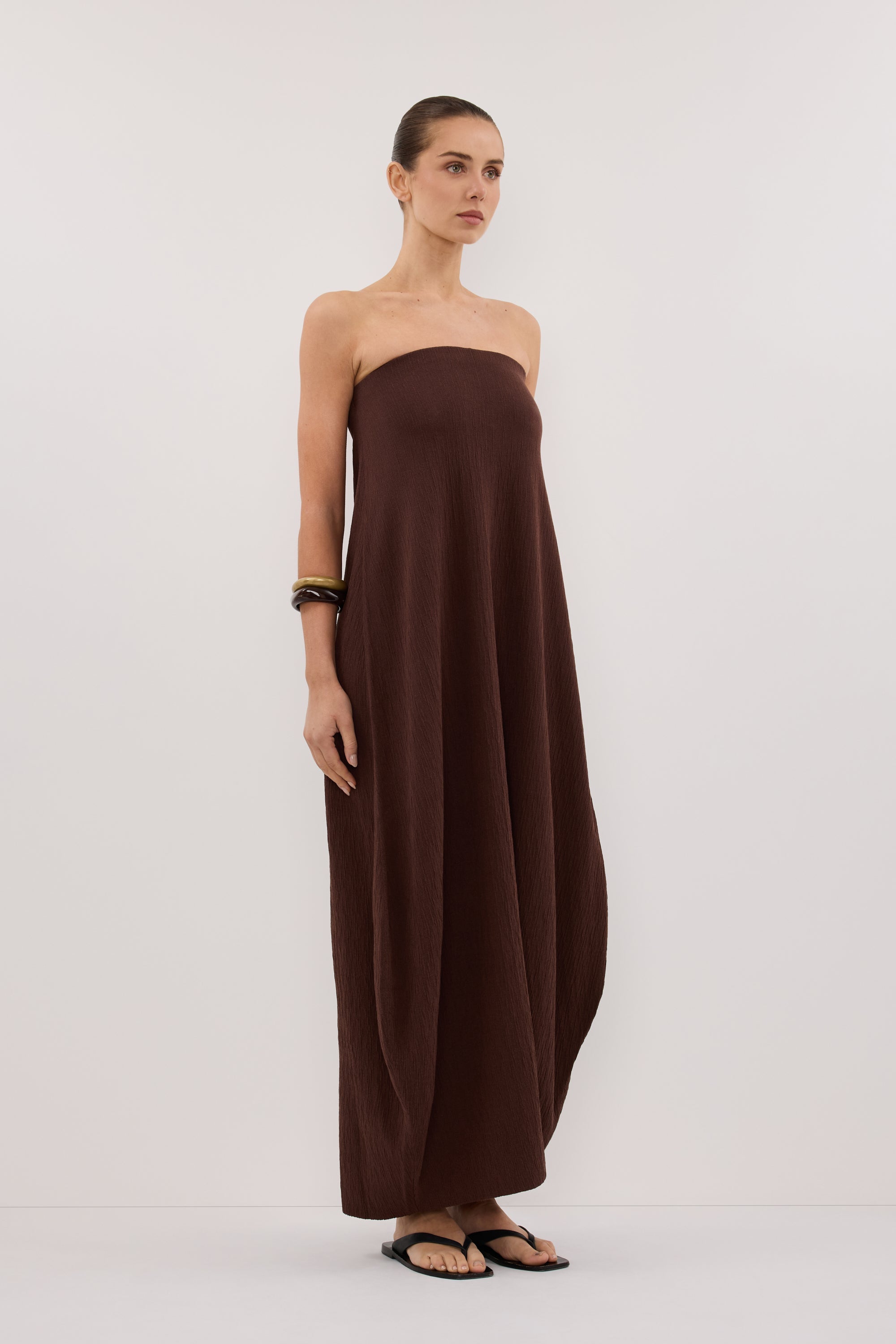 ALIAS CHOC TEXTURED KNIT STRAPLESS MIDI DRESS
