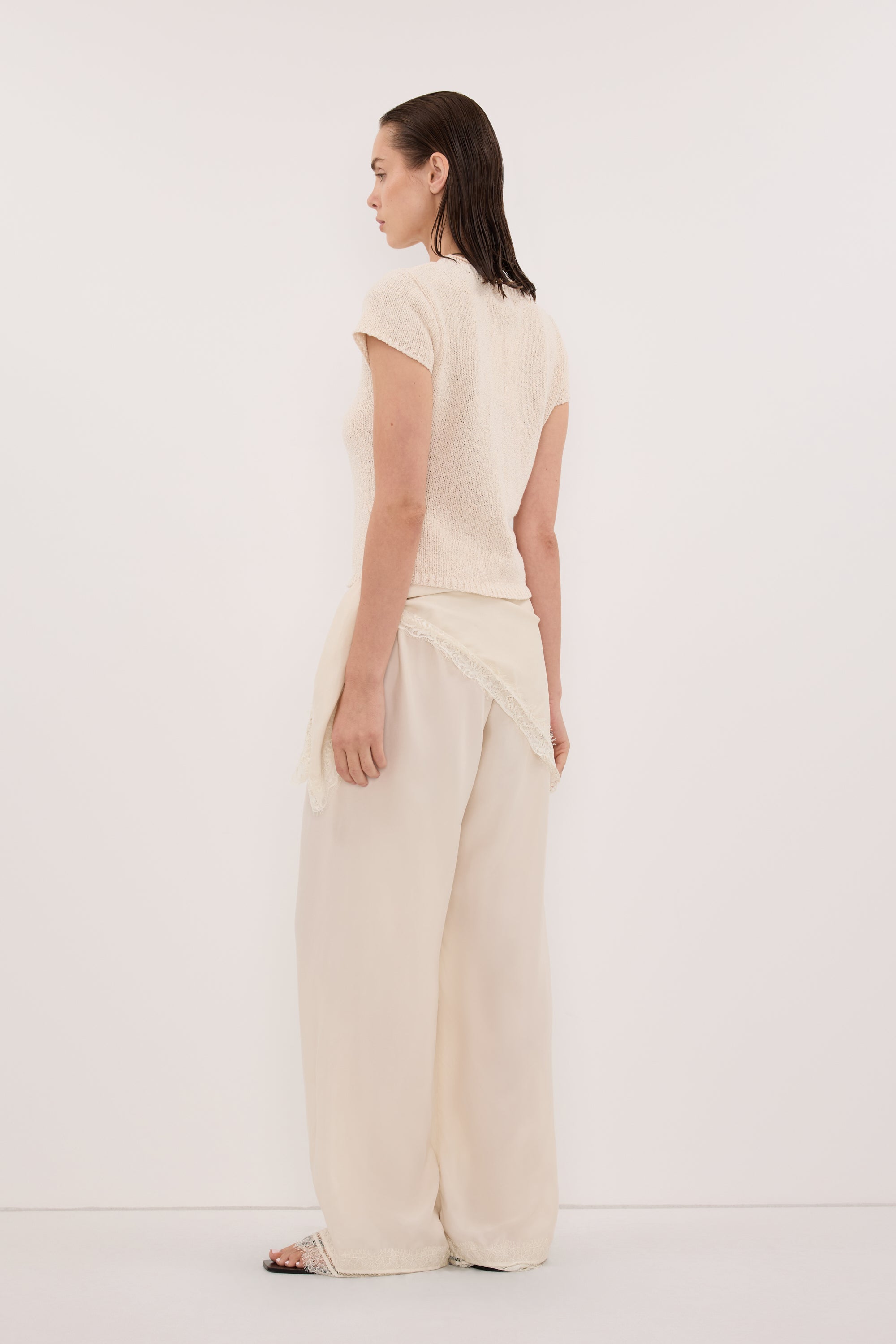 LEO SANDSTONE KNIT TOP