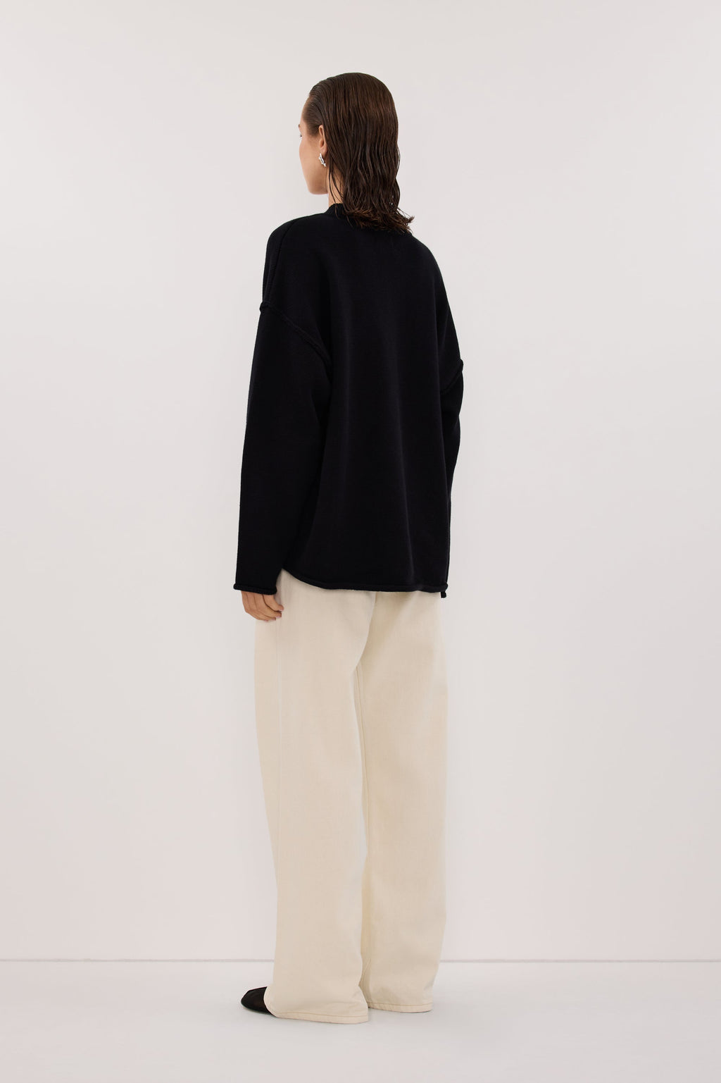 FLINT BLACK V NECK KNIT JUMPER