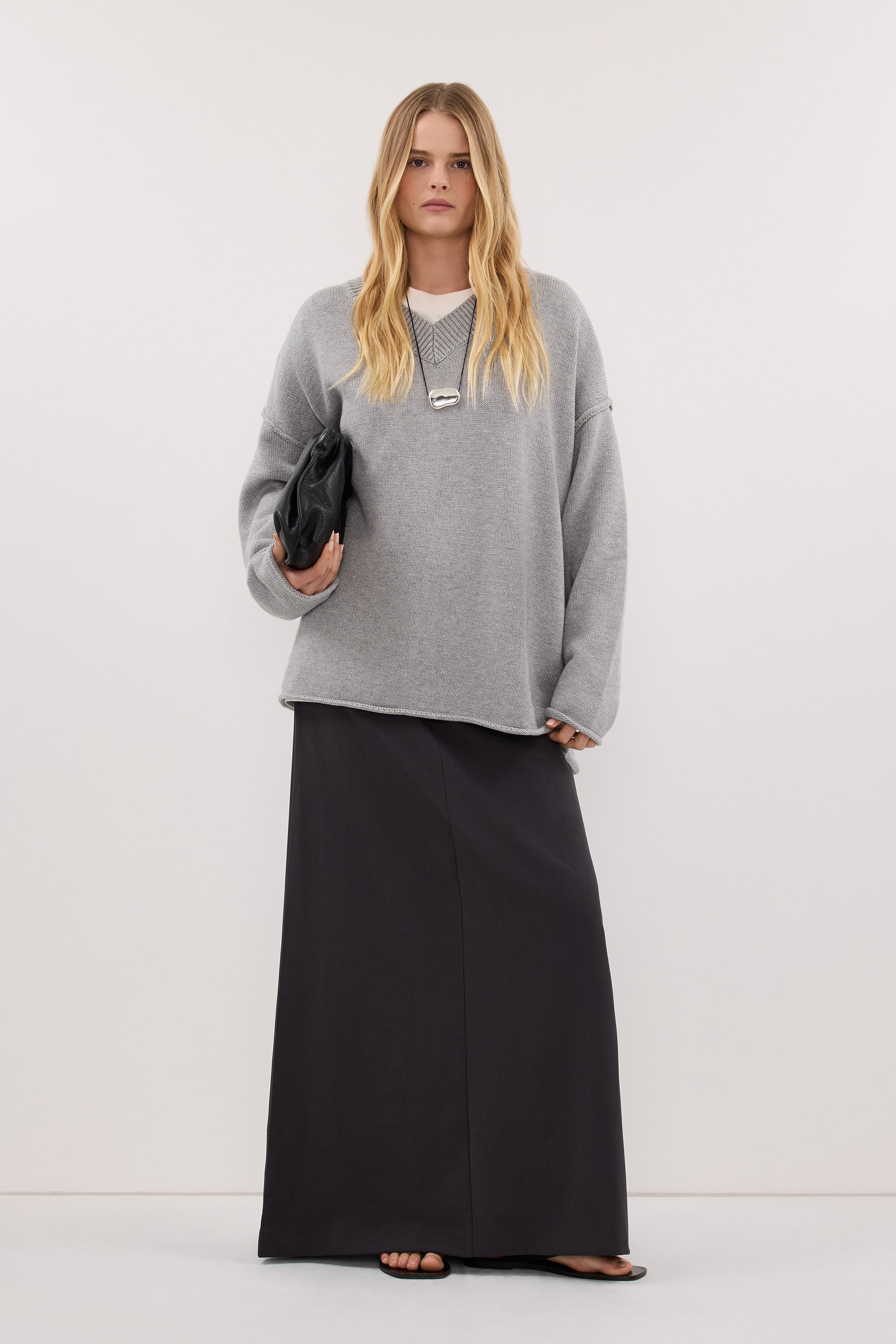 FLINT SILVER V NECK KNIT JUMPER