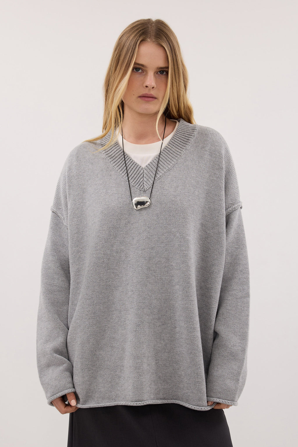 FLINT SILVER V NECK KNIT JUMPER