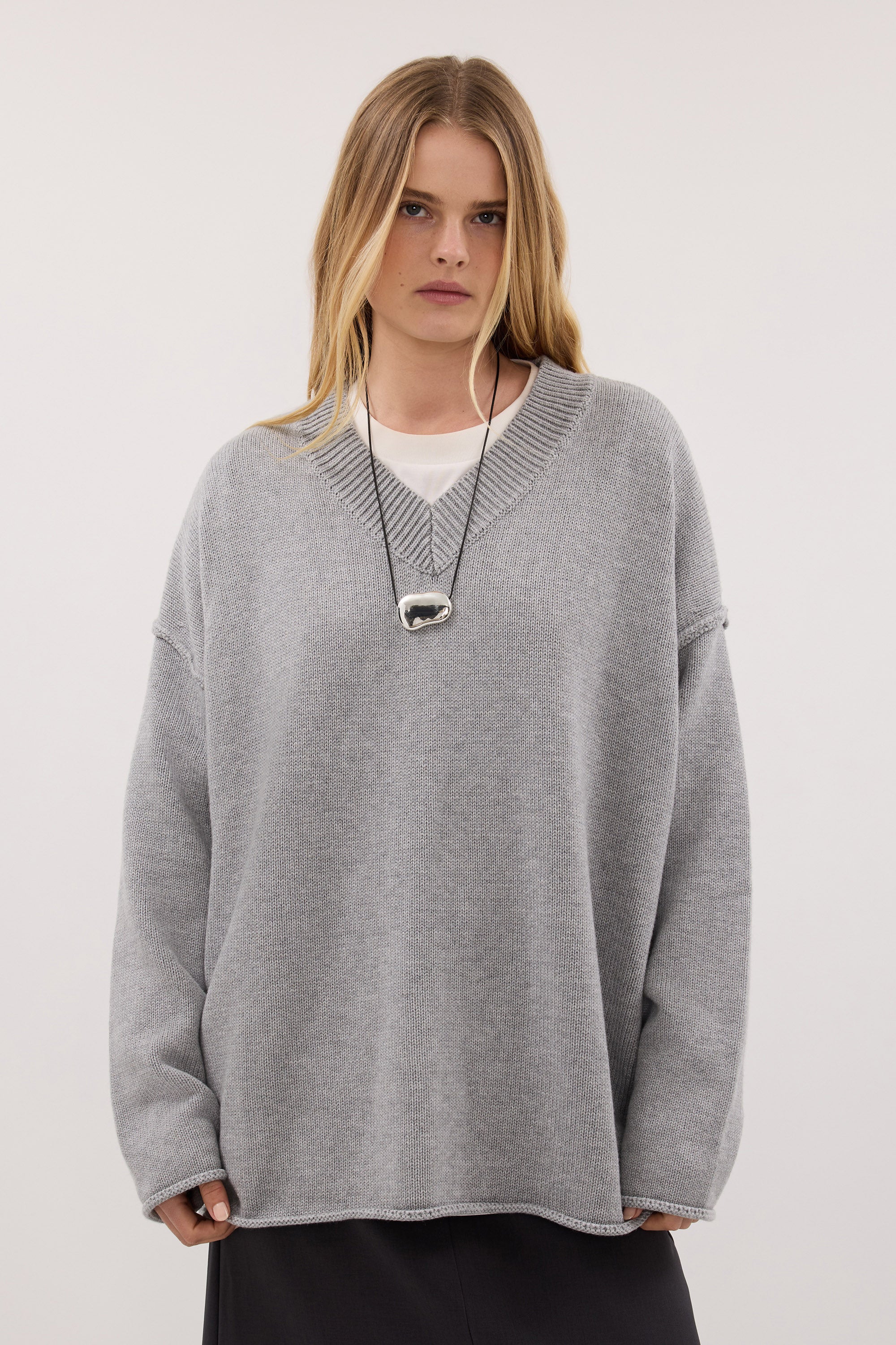 FLINT SILVER V NECK KNIT JUMPER
