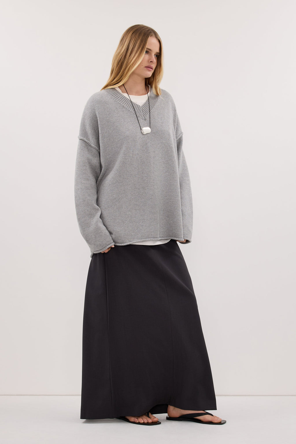 FLINT SILVER V NECK KNIT JUMPER