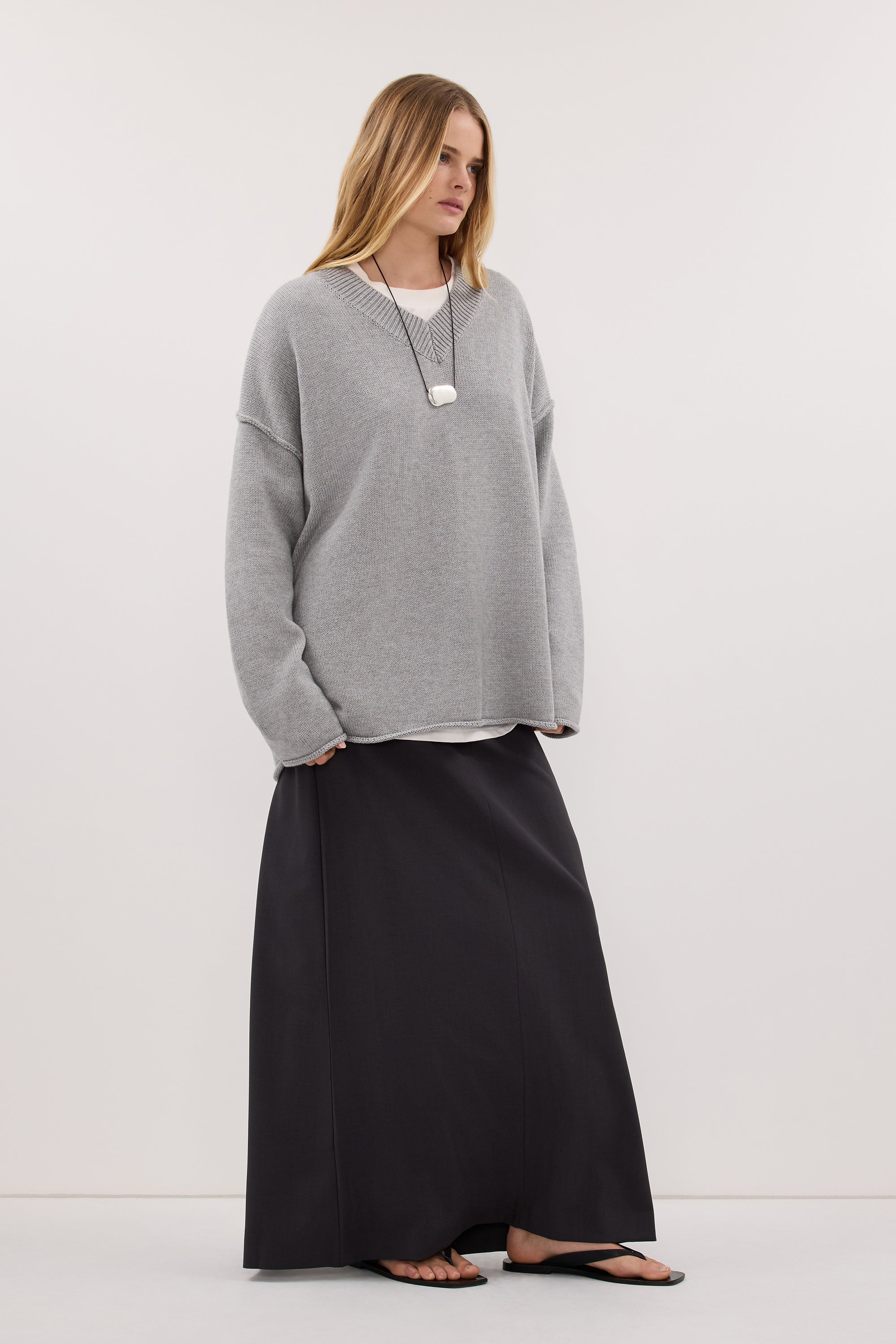 FLINT SILVER V NECK KNIT JUMPER