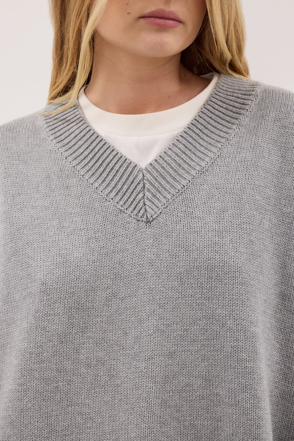 FLINT SILVER V NECK KNIT JUMPER