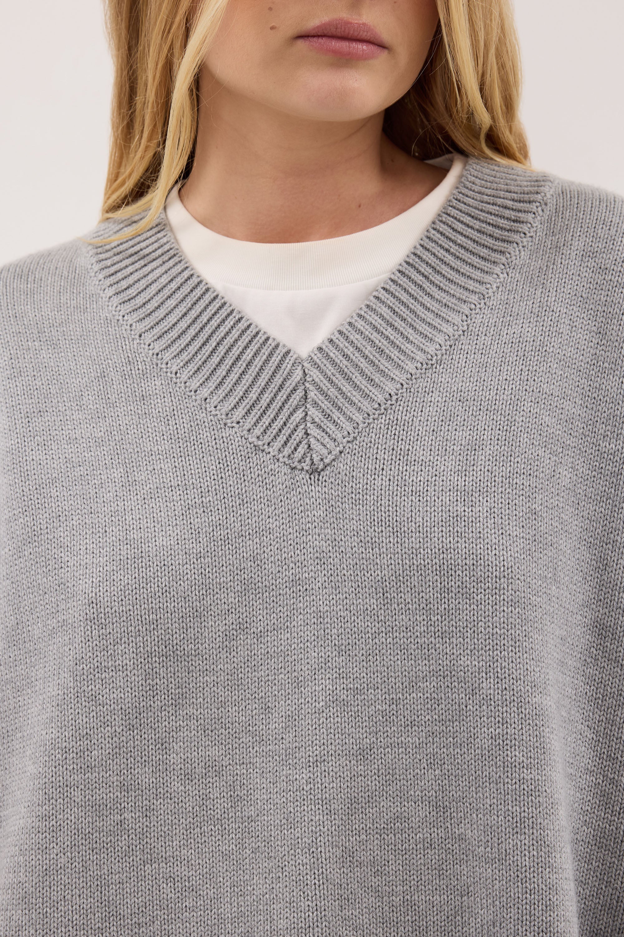 FLINT SILVER V NECK KNIT JUMPER