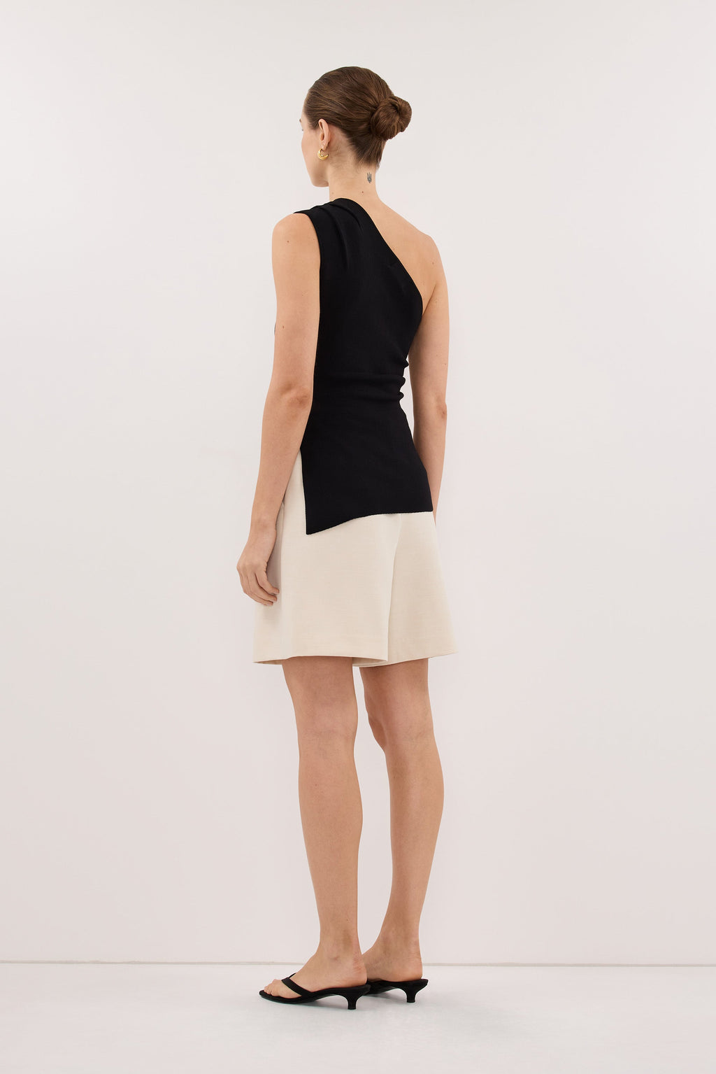 BRYNN BLACK ONE SHOULDER KNIT TOP