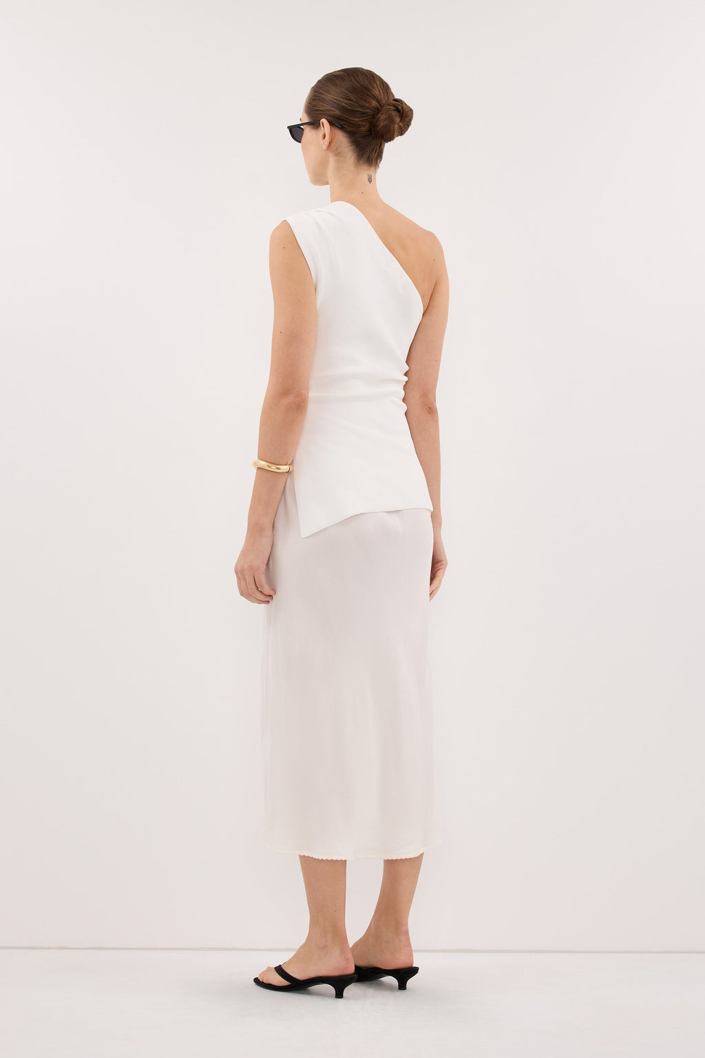 BRYNN OFF WHITE ONE SHOULDER KNIT TOP